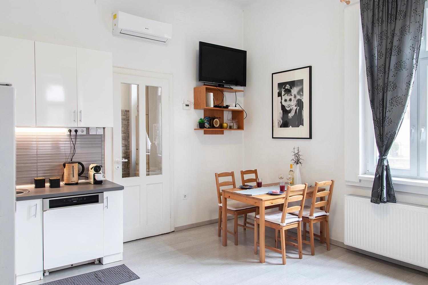 Dora Apartment Near Buda Castle With Parking! Budapeste Exterior foto