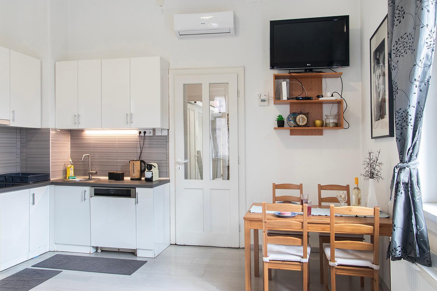 Dora Apartment Near Buda Castle With Parking! Budapeste Exterior foto