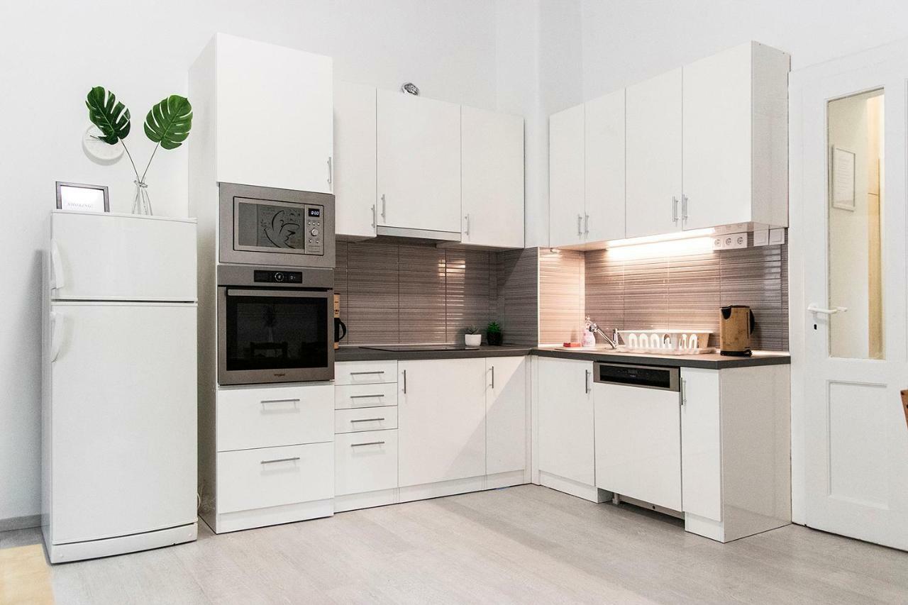 Dora Apartment Near Buda Castle With Parking! Budapeste Exterior foto